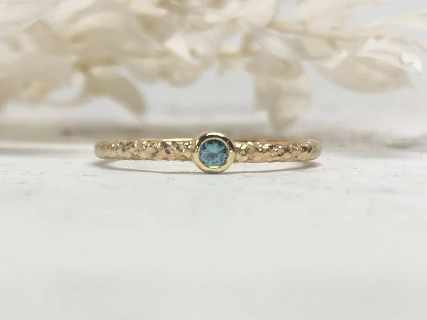 Rosegoldring mit blauem Stein "Thetes 2" 11 Rosegoldring mit blauem Stein mit Diamant in Safirblau Thetes 2