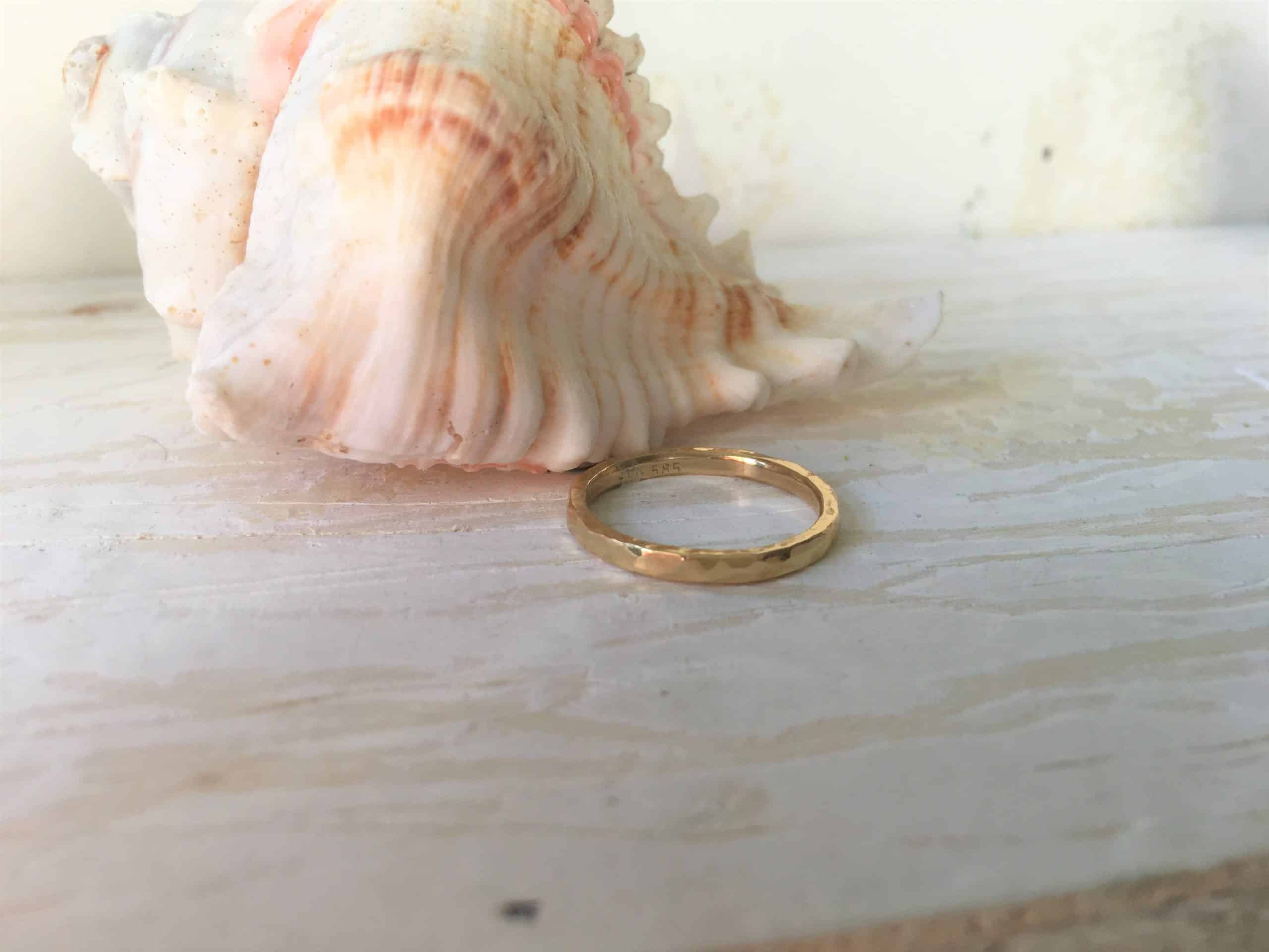 Verlobungsring mit Hammerschlag "Megira" 3 Verlobungsring mit Hammerschlag Megira als Goldring