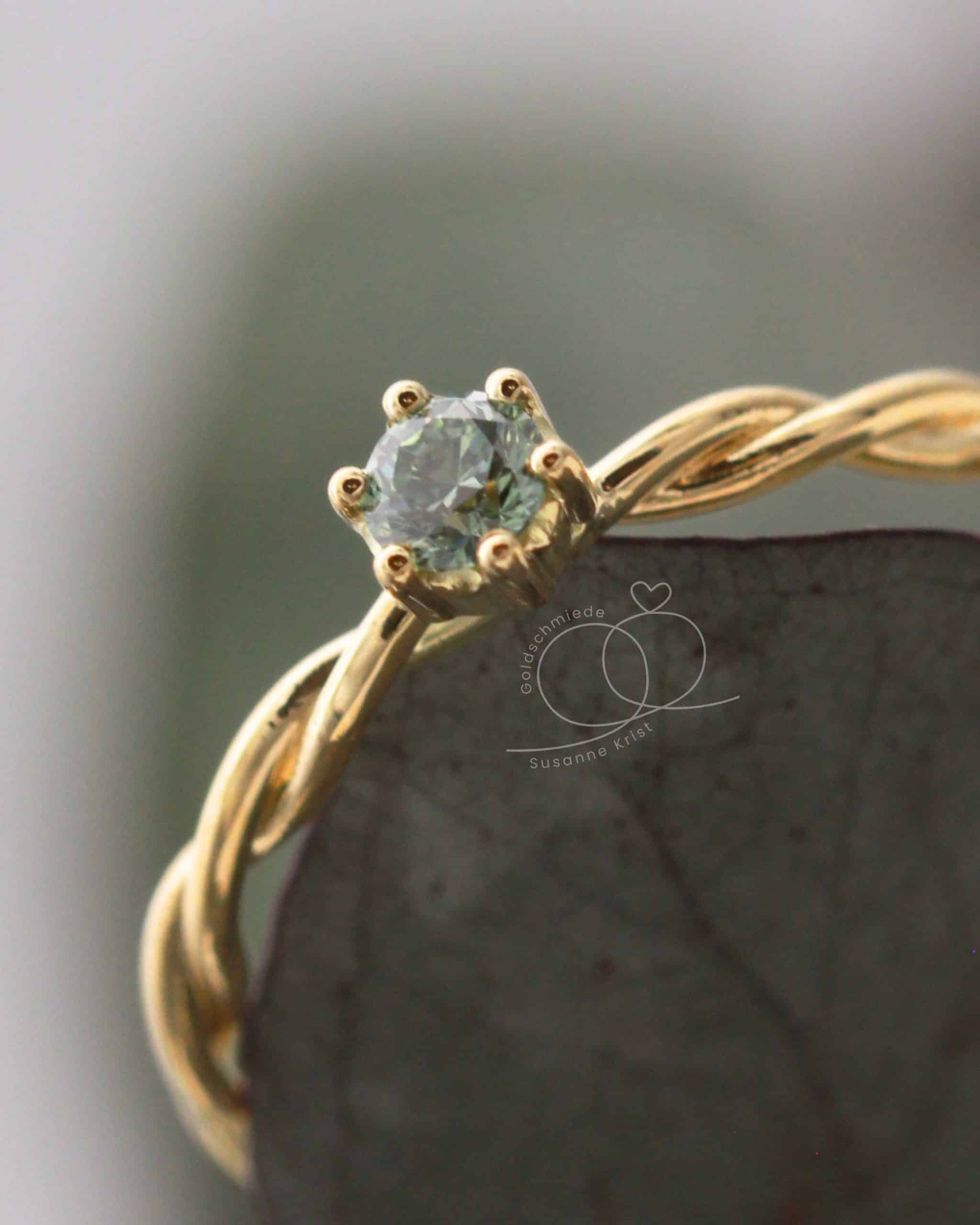 Goldring grüner Stein "Bria" 8 Goldring grüner Stein bzw. Kordel Ring hellgrüner Diamant Bria