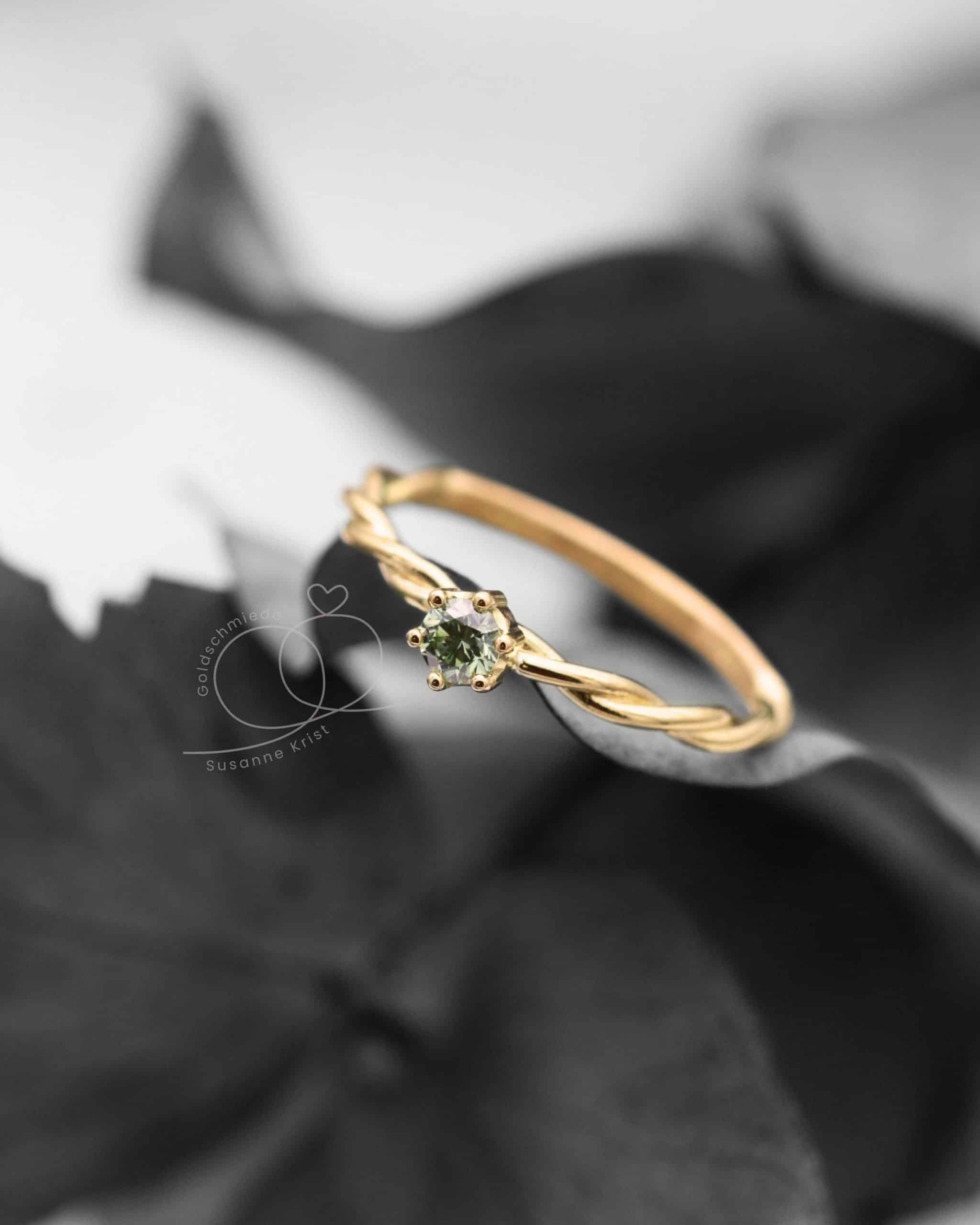 Goldring grüner Stein "Bria" 12 Goldring Kordel Bria grüner Stein