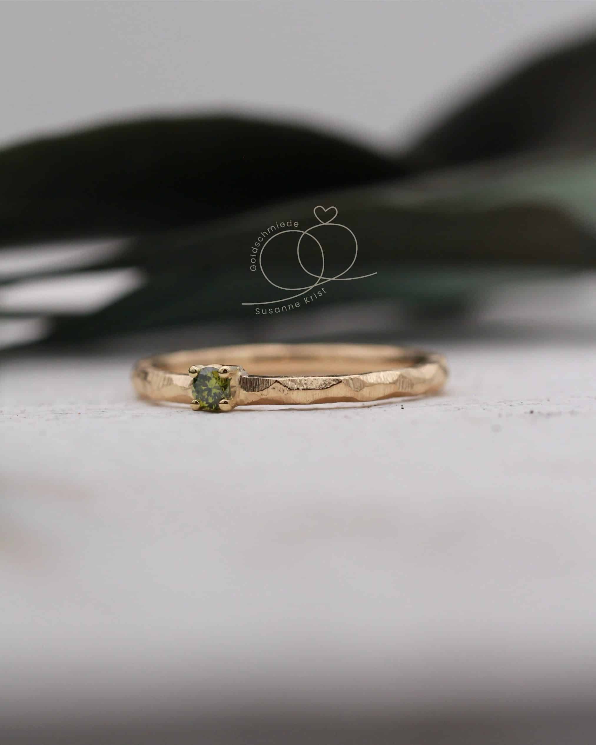 Verlobungsring mit grünem Stein "Olivi 1" 2 Goldring mit grünem Stein Olivi
