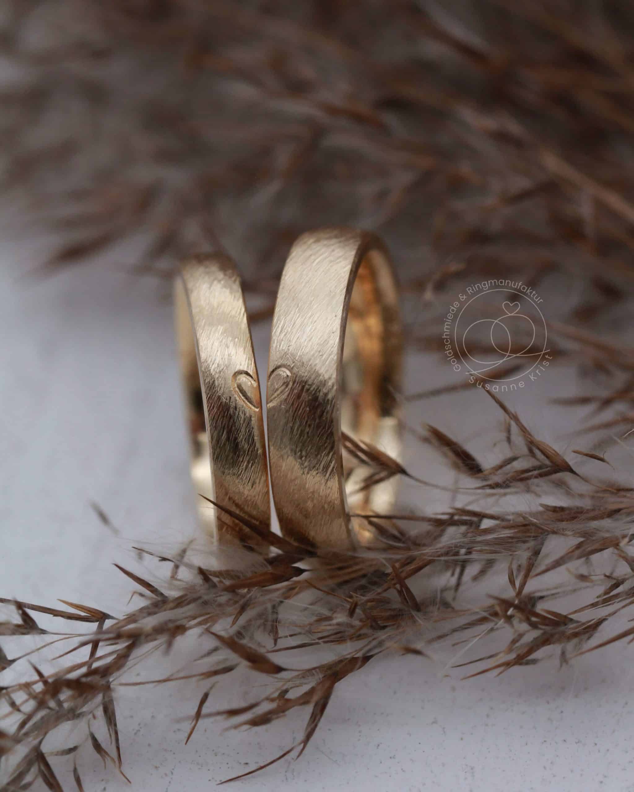 Herz Trauringe aus Gold "Zweisam" 9 Herz Trauringe Gold geschmiedet beim Goldschmied zweisam
