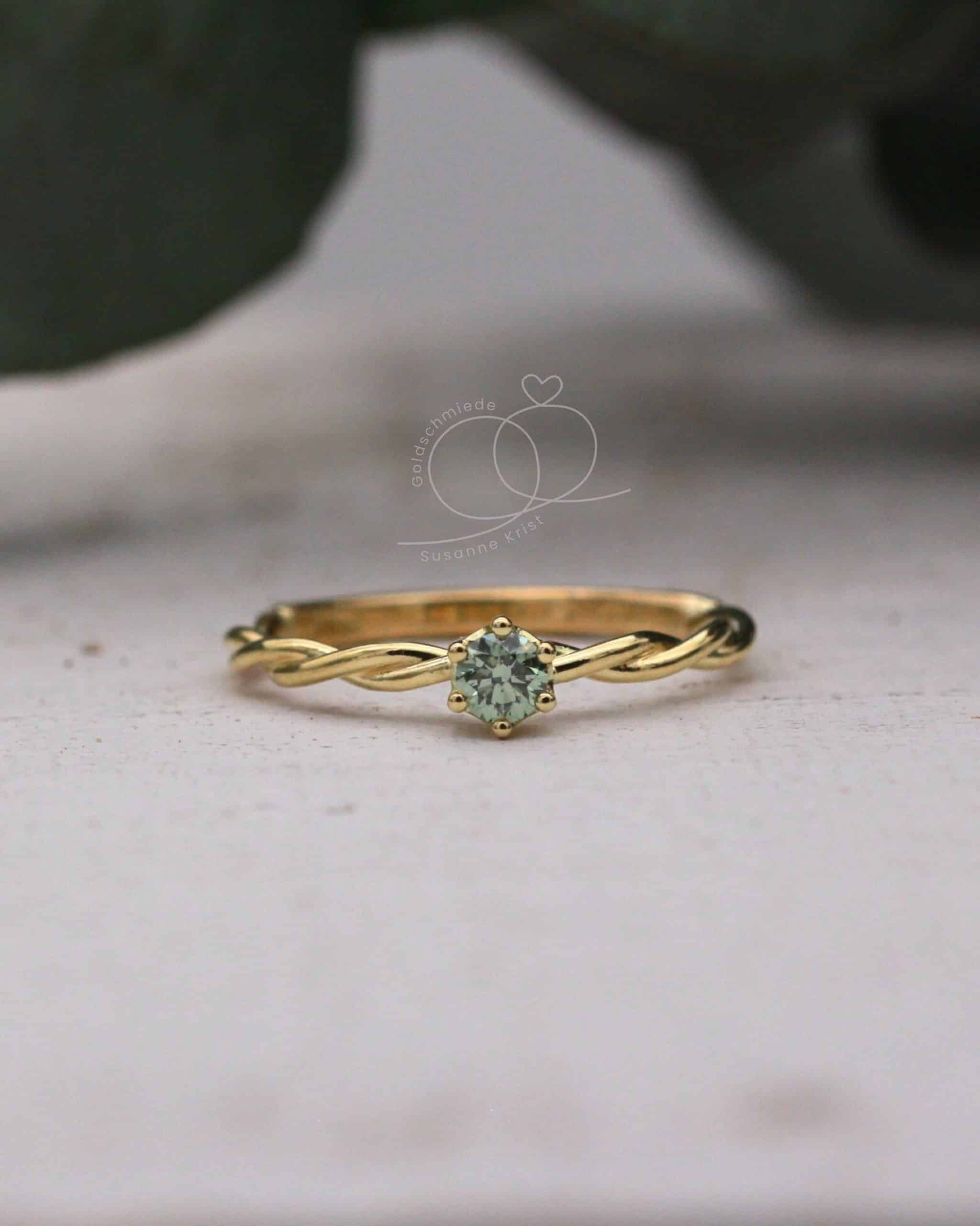 Goldring grüner Stein "Bria" 1 Kordel Goldring grüner Stein hellgrün Bria