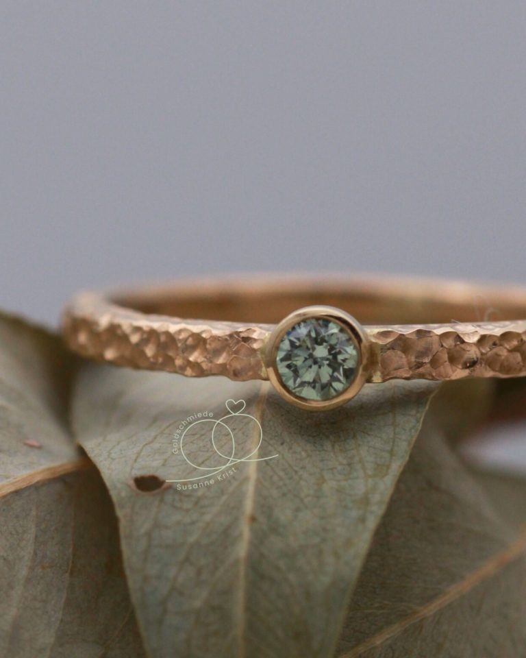 Homepage 3 Ring grüner Stein Linda vom Goldschmied aus nachhaltigem Gold