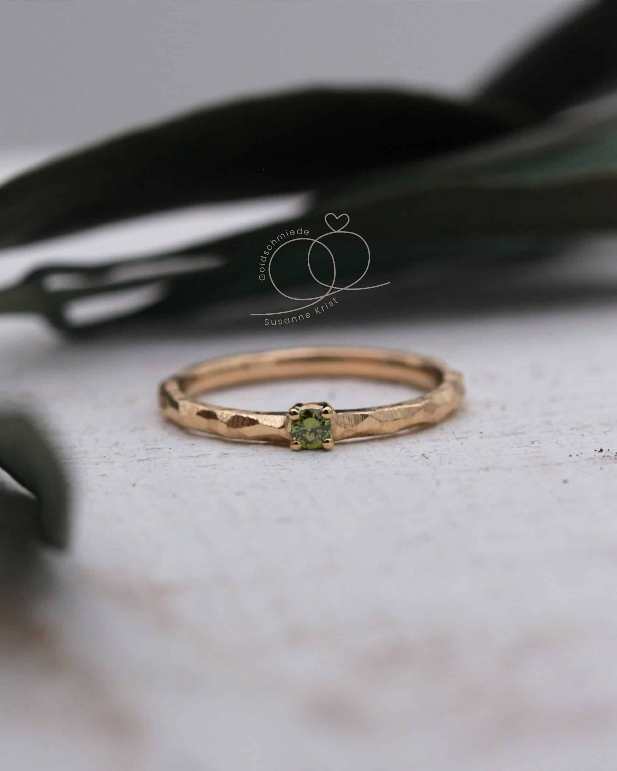 Verlobungsring mit grünem Stein "Olivi 1" 4 Ring grüner Stein Verlobungsring Olivi