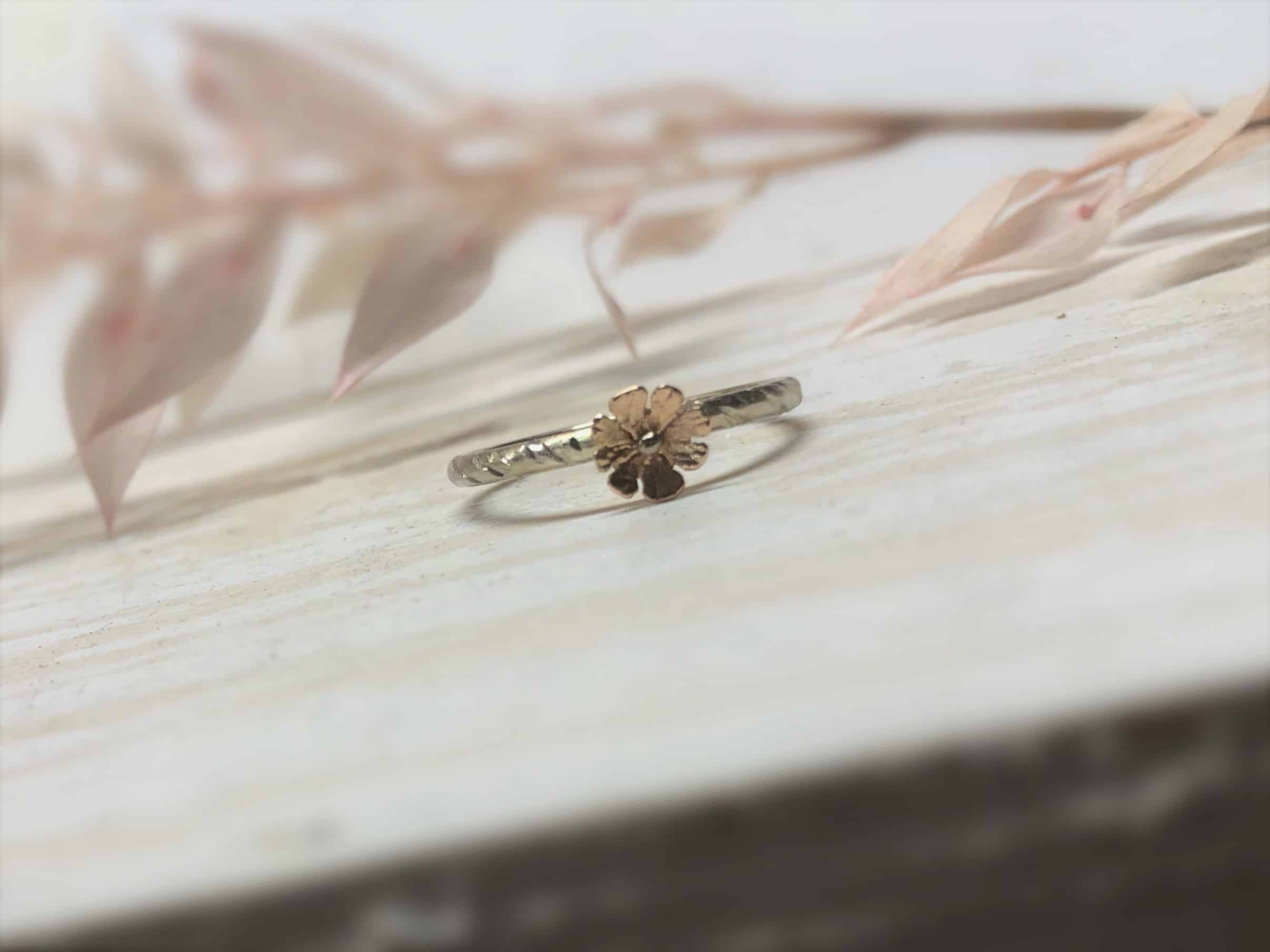 Verlobungsring mit Blume "Chrysante" 2 Verlobungsring mit Blume "Chrysante" – Bild 2