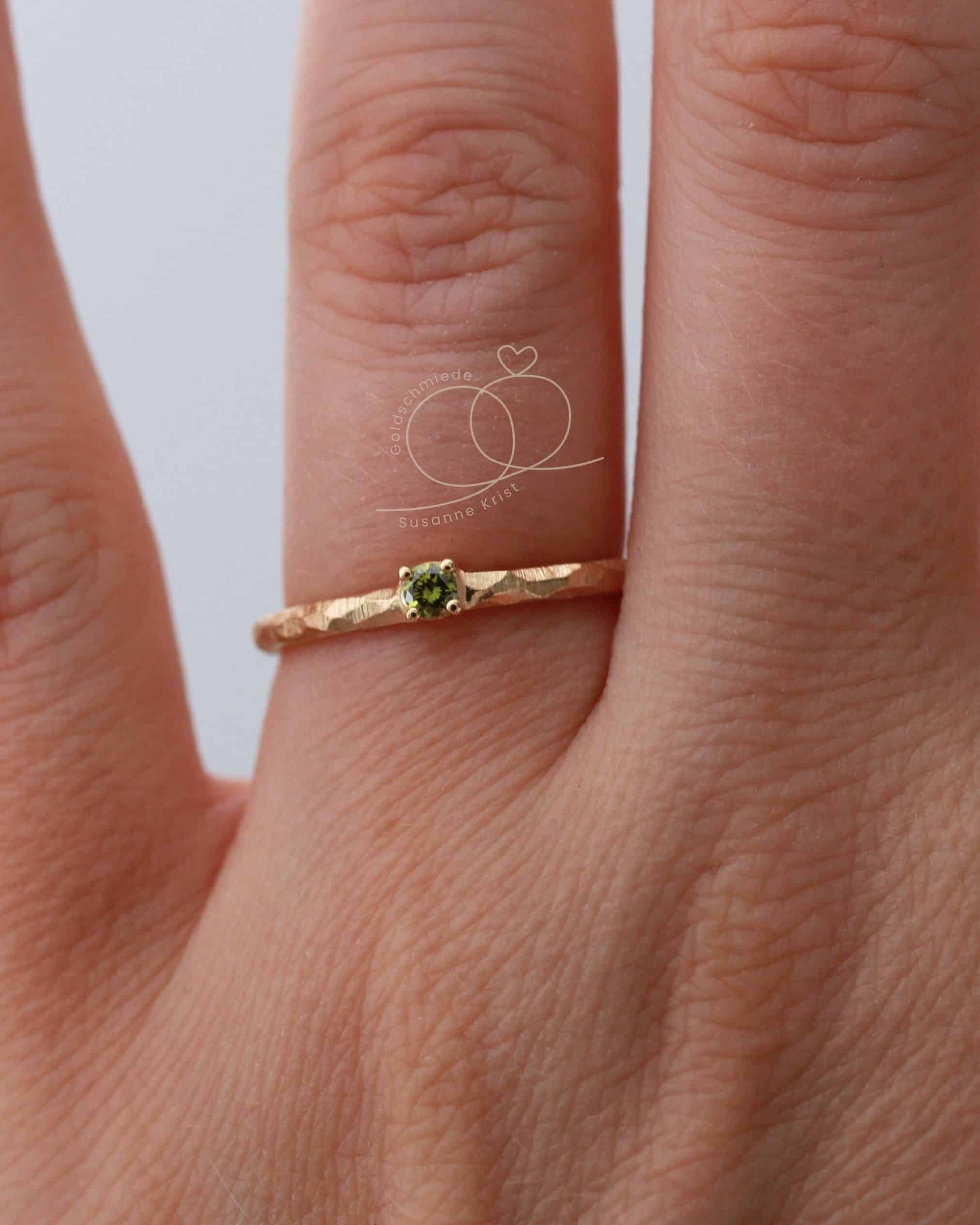 Verlobungsring mit grünem Stein "Olivi 1" 6 Ring mit grünem Stein als Verlobungsring Olivi
