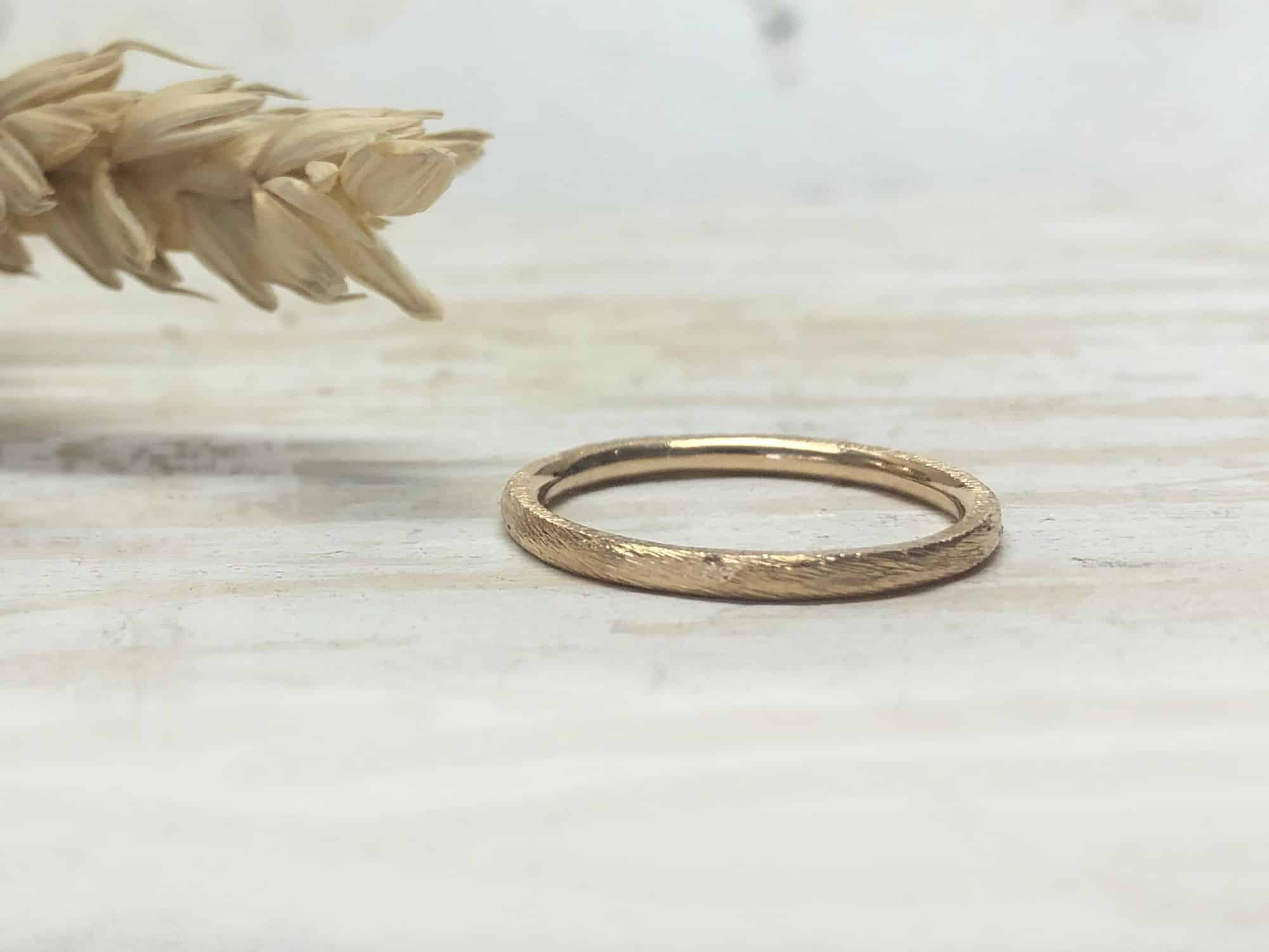 Robuster Rosegoldring ohne Stein "Areni 1" 7 Zerkratzter Verlogungsring aus Rosegold Areni 1