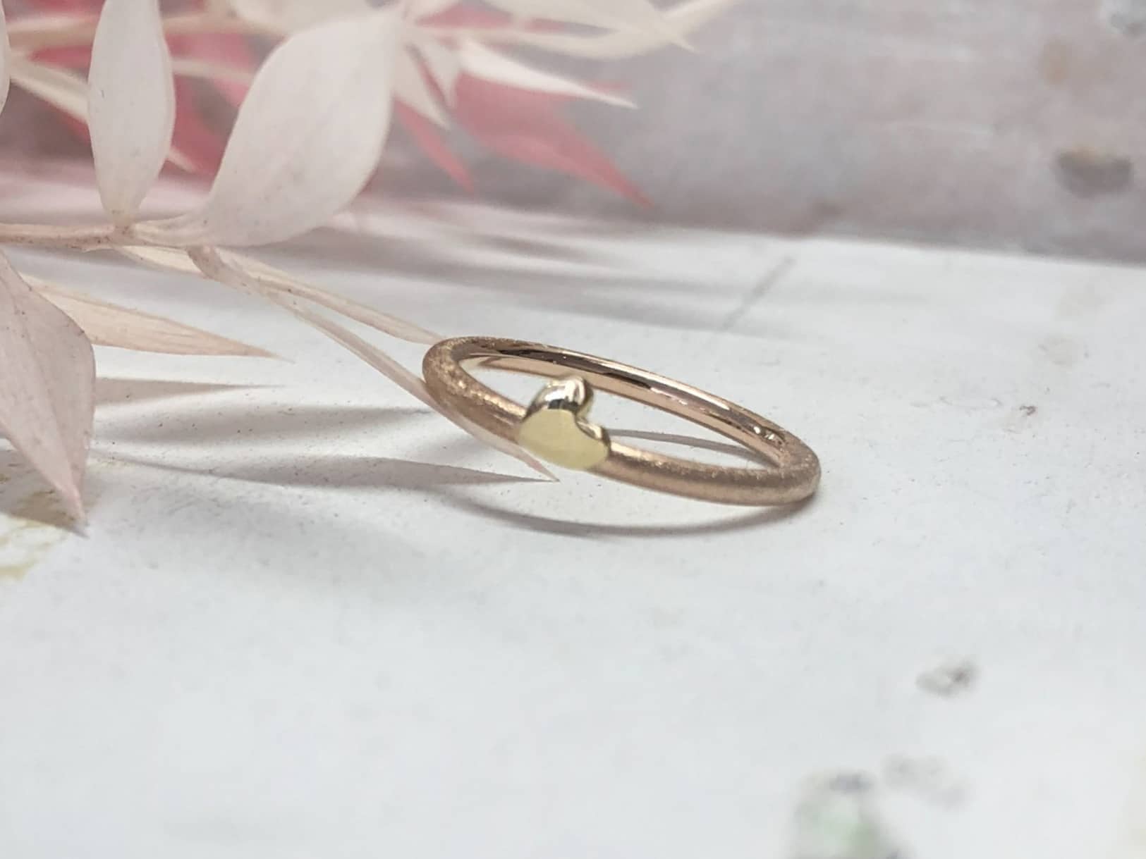 Rotgold Herzring "Ellara 1" 6 Roter Ring mit Herzchen Ellara 1