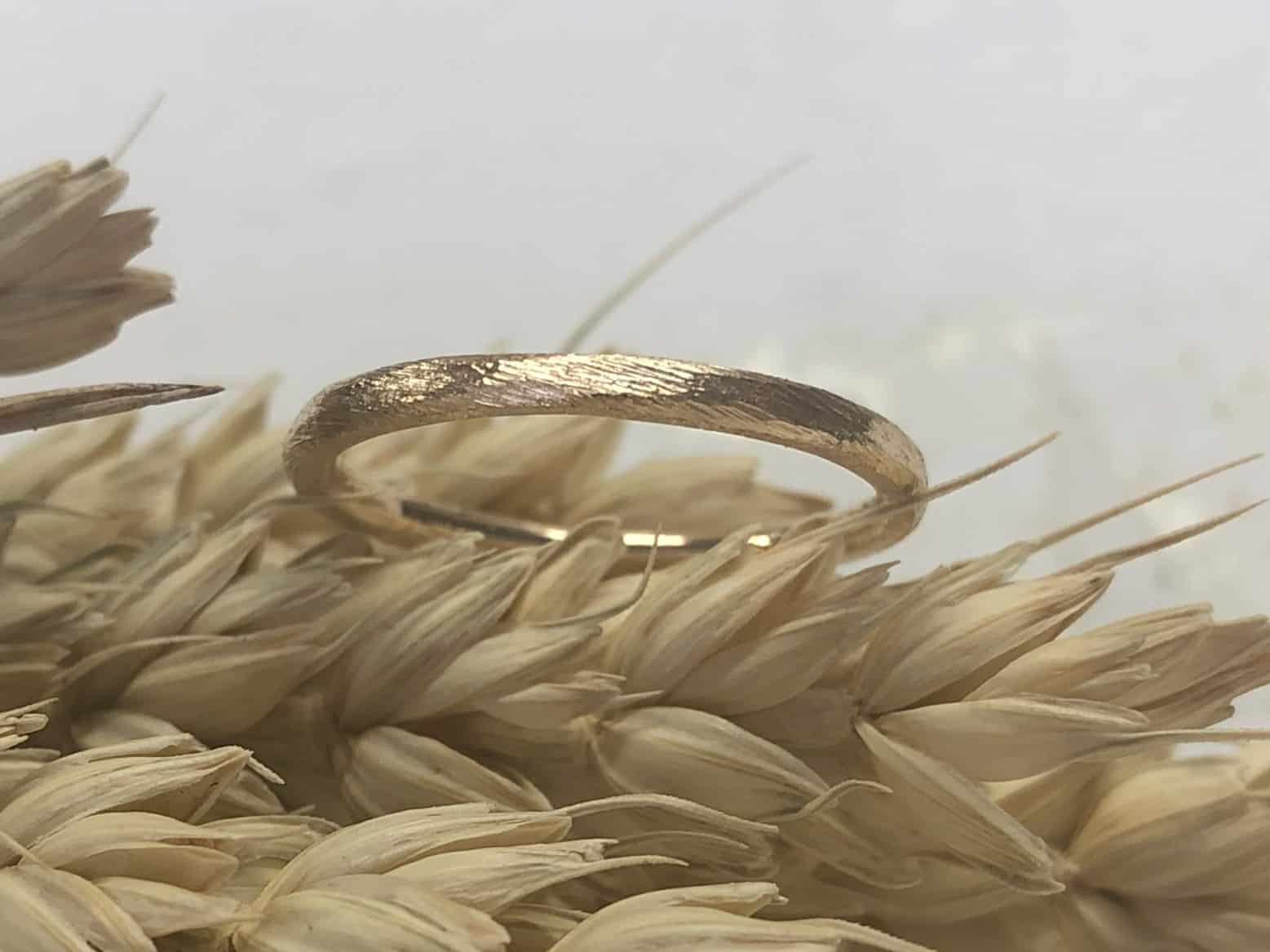Robuster Rosegoldring ohne Stein "Areni 1" 8 Schlichter Rosegoldring ohne Stein Areni 1
