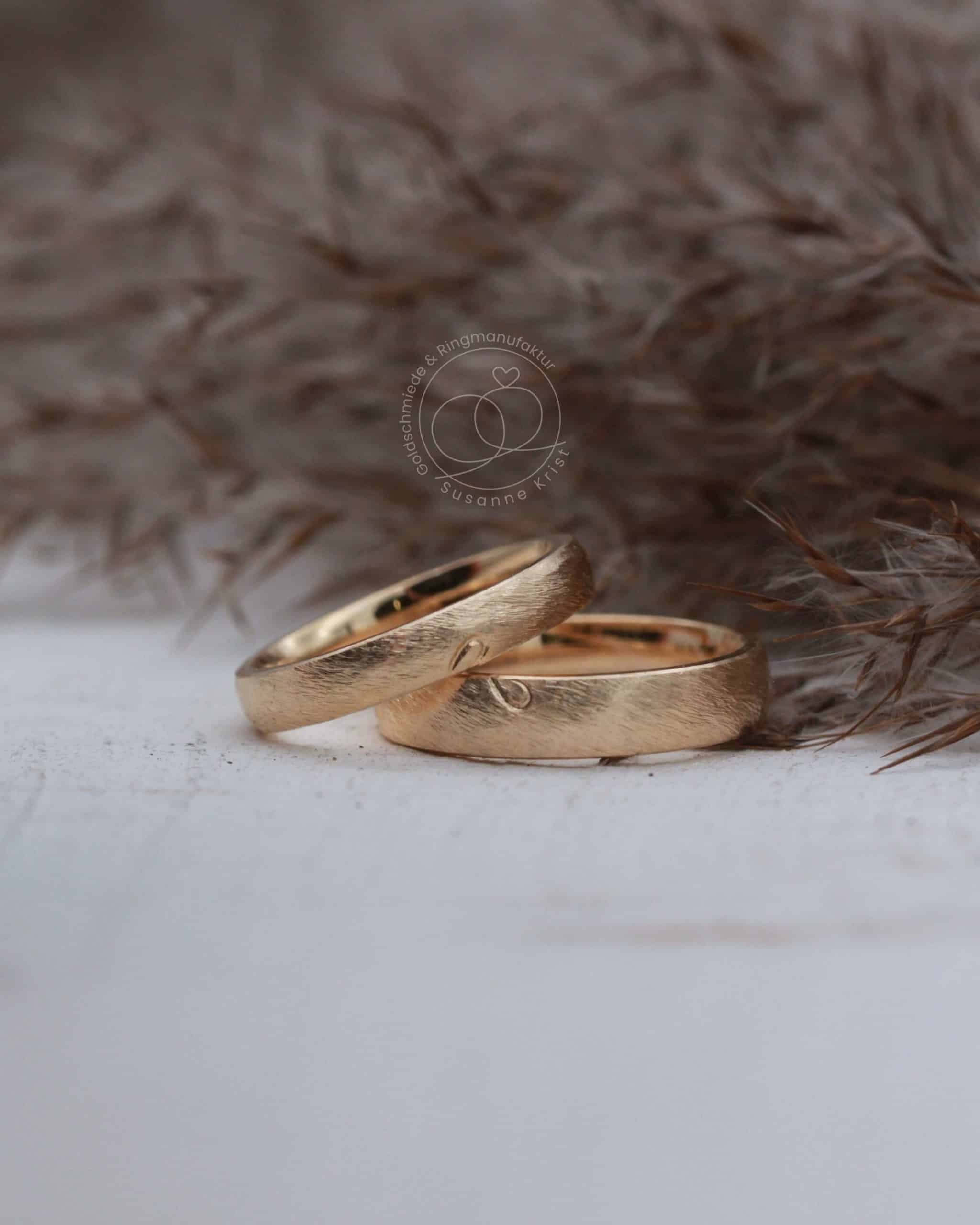 Herz Trauringe aus Gold "Zweisam" 8 Schöne Trauringe mit Herz Zweisam