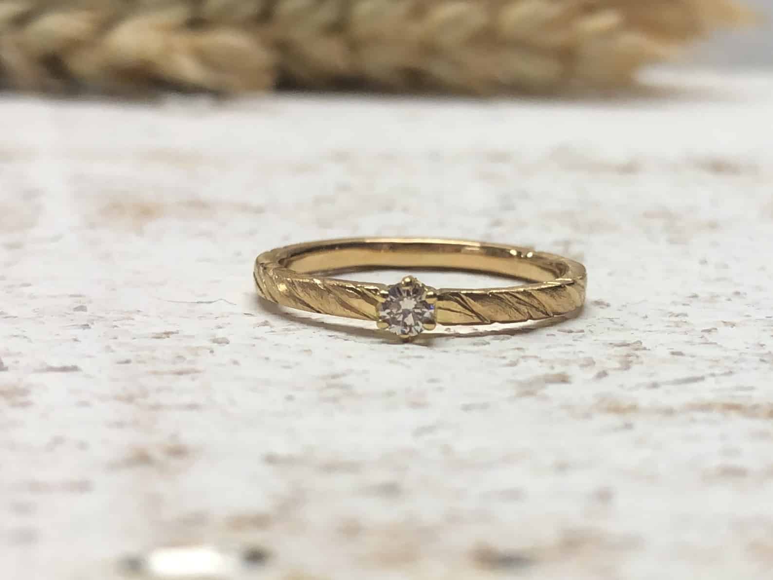 Verlobungsring mit Holzoptik "Vivina 1" 8 Verlobungsring mit Holzoptik Vivina